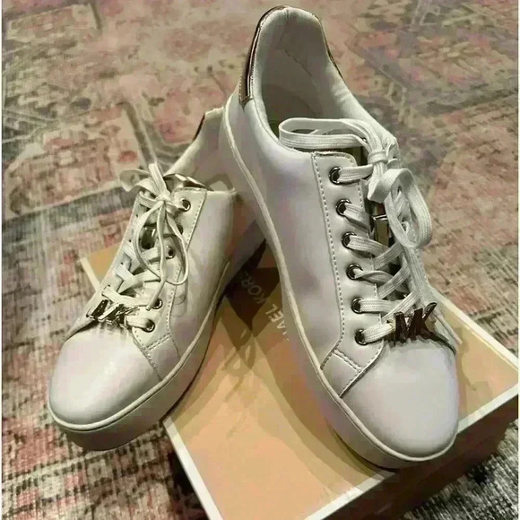 Michael Kors Poppy Sneaker - Picture 4 of 7